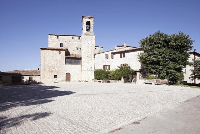 Castello-Izzalini-Todi-Resort-Exterior