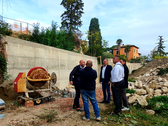 Ripresi i lavori sulle mura urbiche lungo Viale della Fabbrica