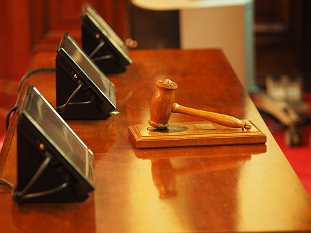judge-1587300__340